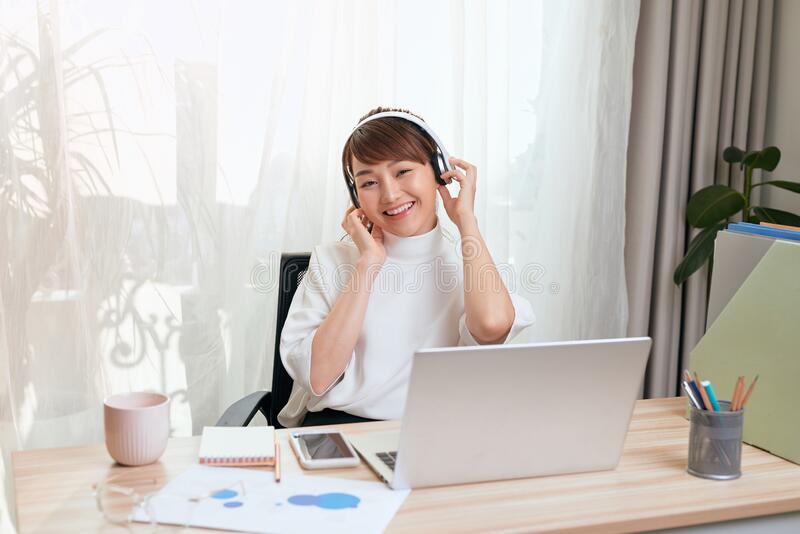 Music to Listen To While Working – Improve Your Work!