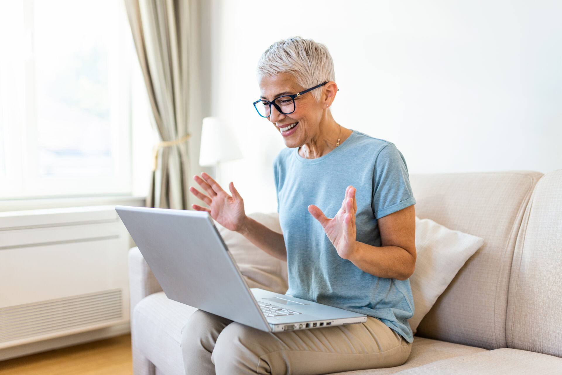 happy woman, laptop